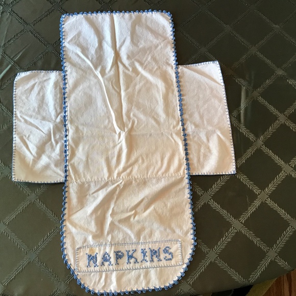 Vintage Embroidered Linen - Picture 3 of 3